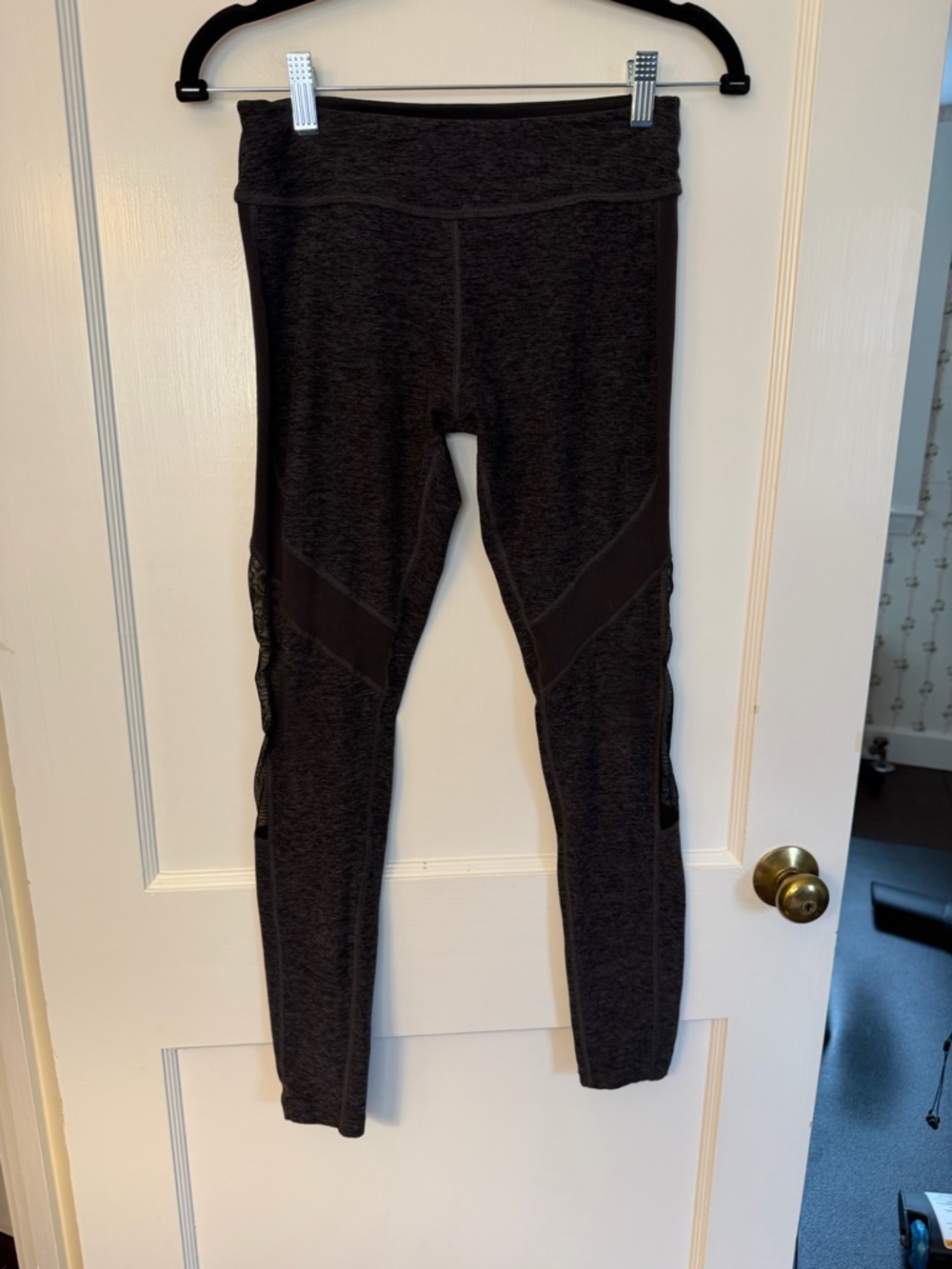 Beyond Yoga Women's Dark Gray Leggings Size M Mesh Panels Stretch Elastic Waist